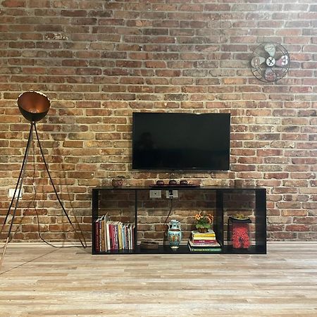 Bricks Apartment Near Pazari I Ri Тирана Екстериор снимка
