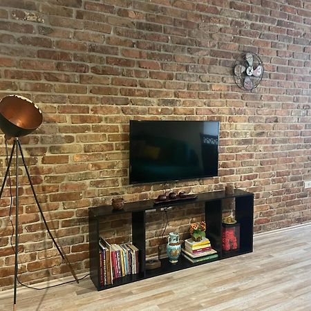 Bricks Apartment Near Pazari I Ri Тирана Екстериор снимка