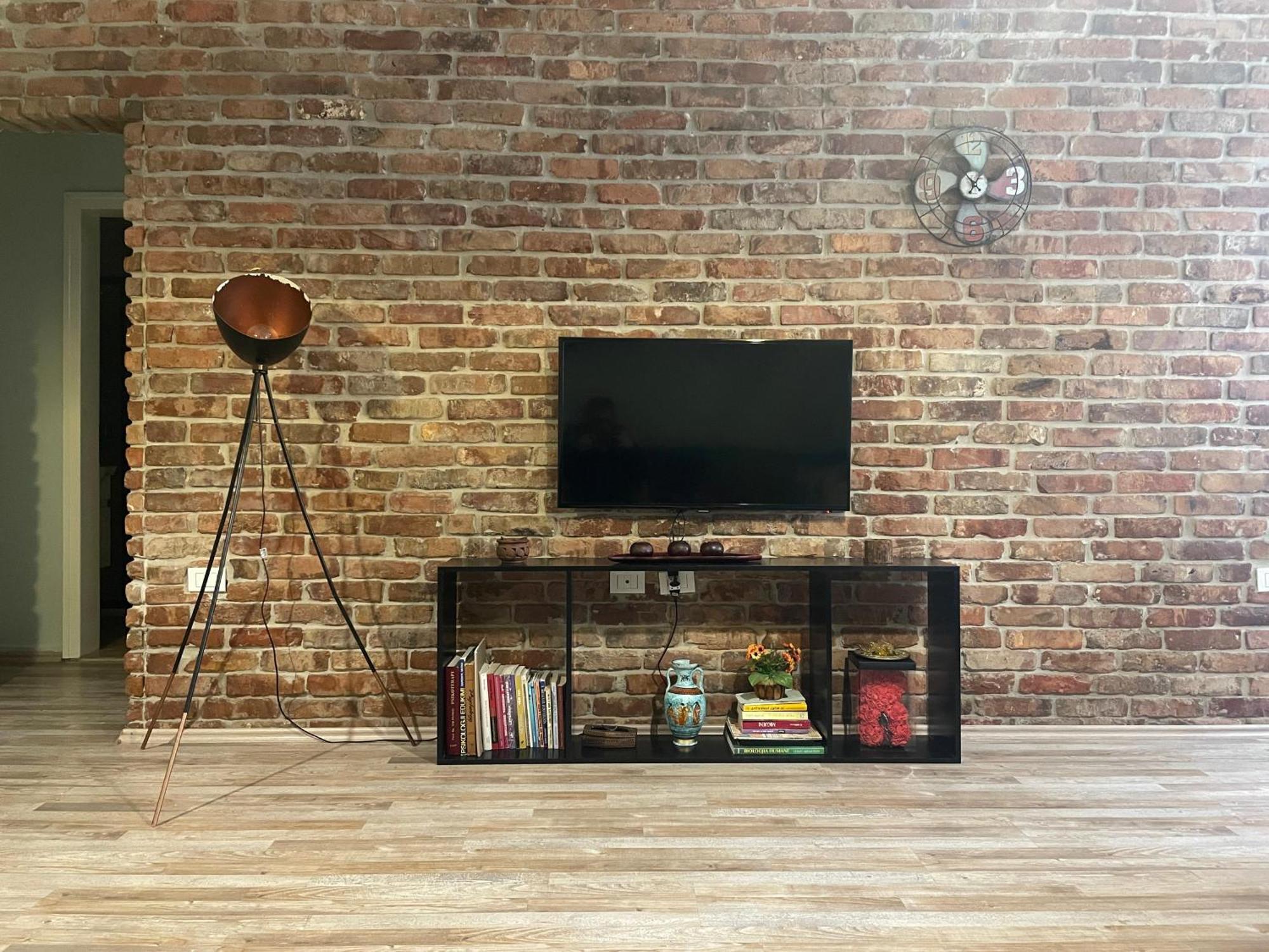 Bricks Apartment Near Pazari I Ri Тирана Екстериор снимка