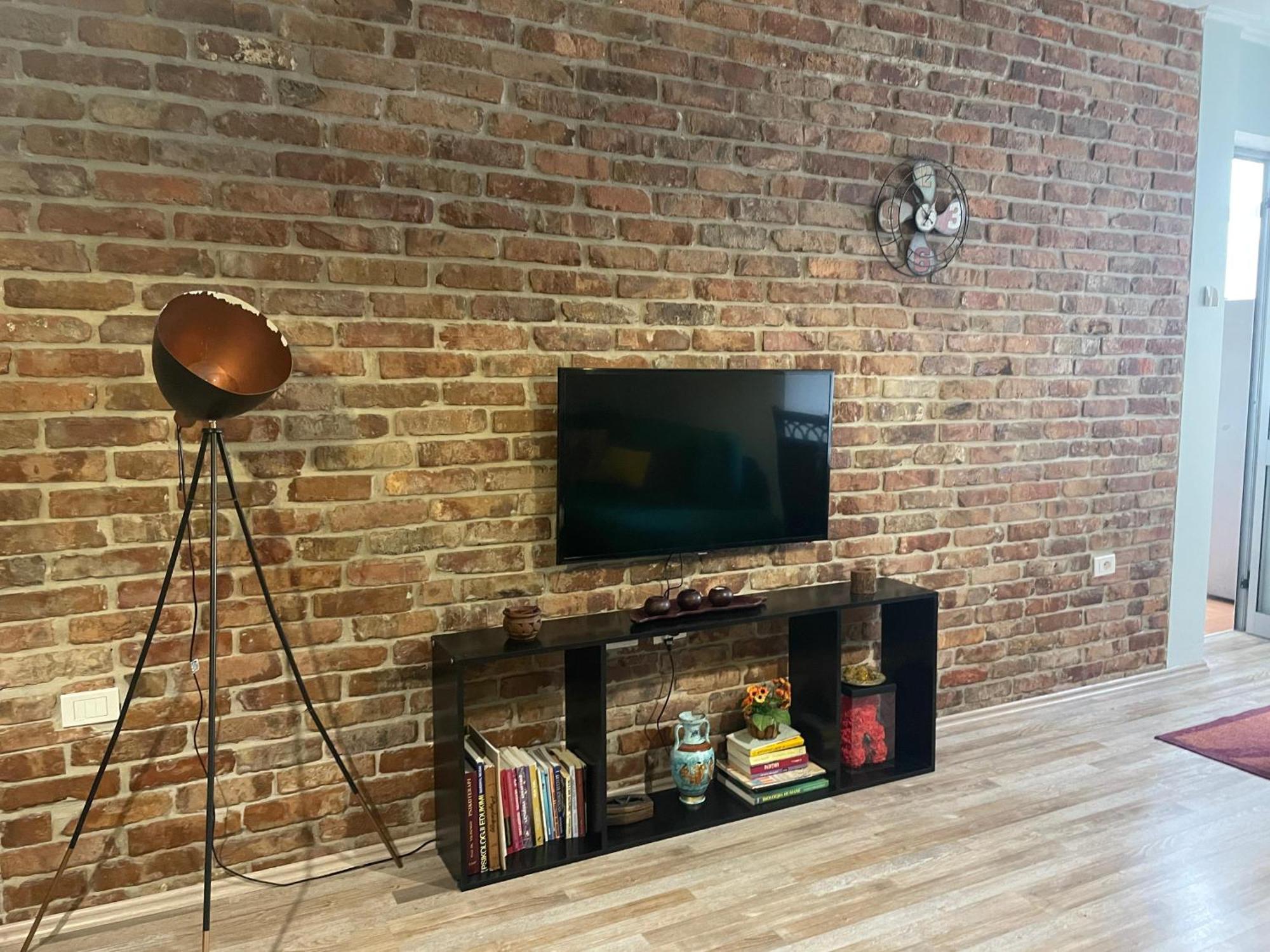 Bricks Apartment Near Pazari I Ri Тирана Екстериор снимка