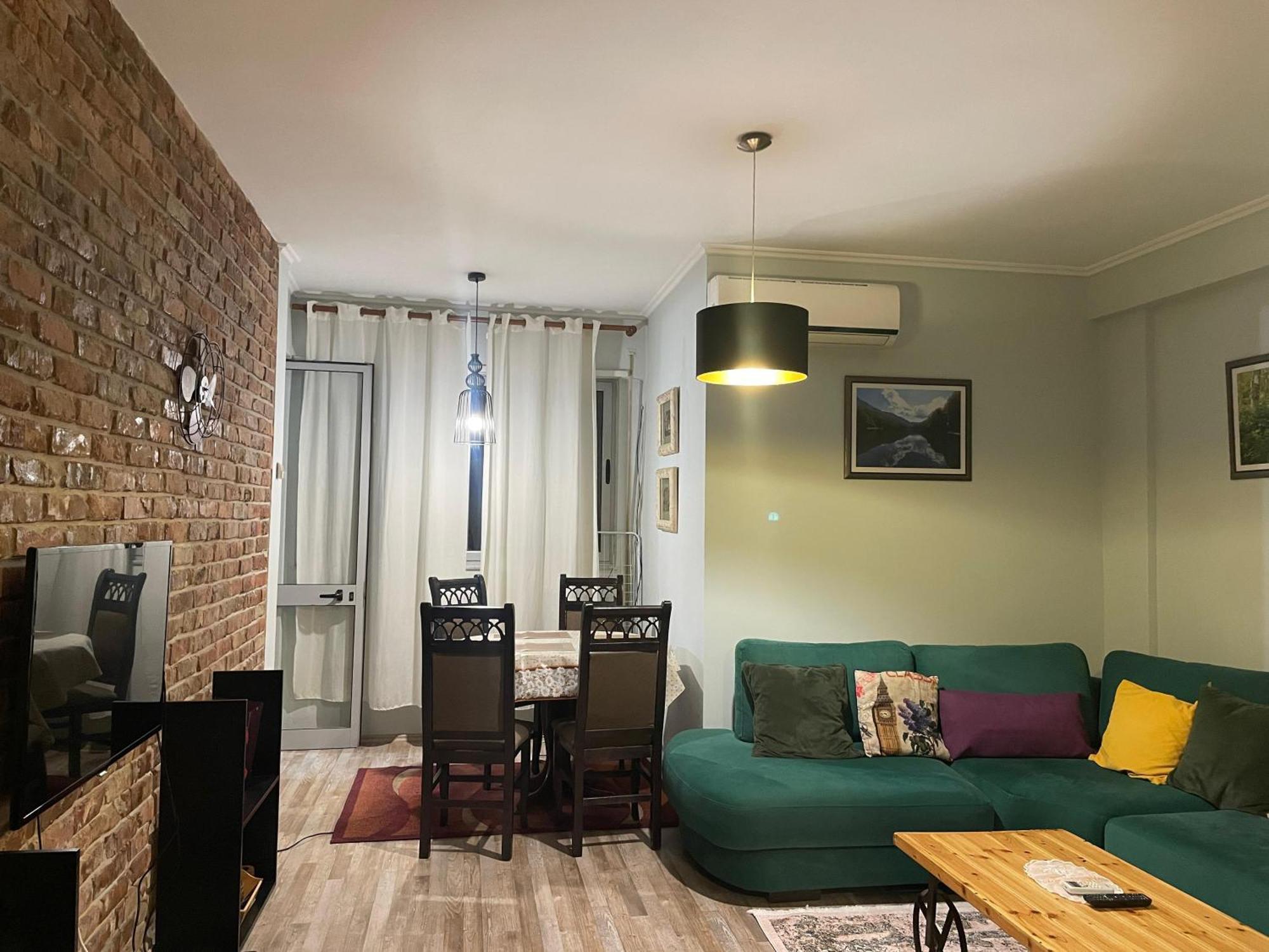 Bricks Apartment Near Pazari I Ri Тирана Екстериор снимка