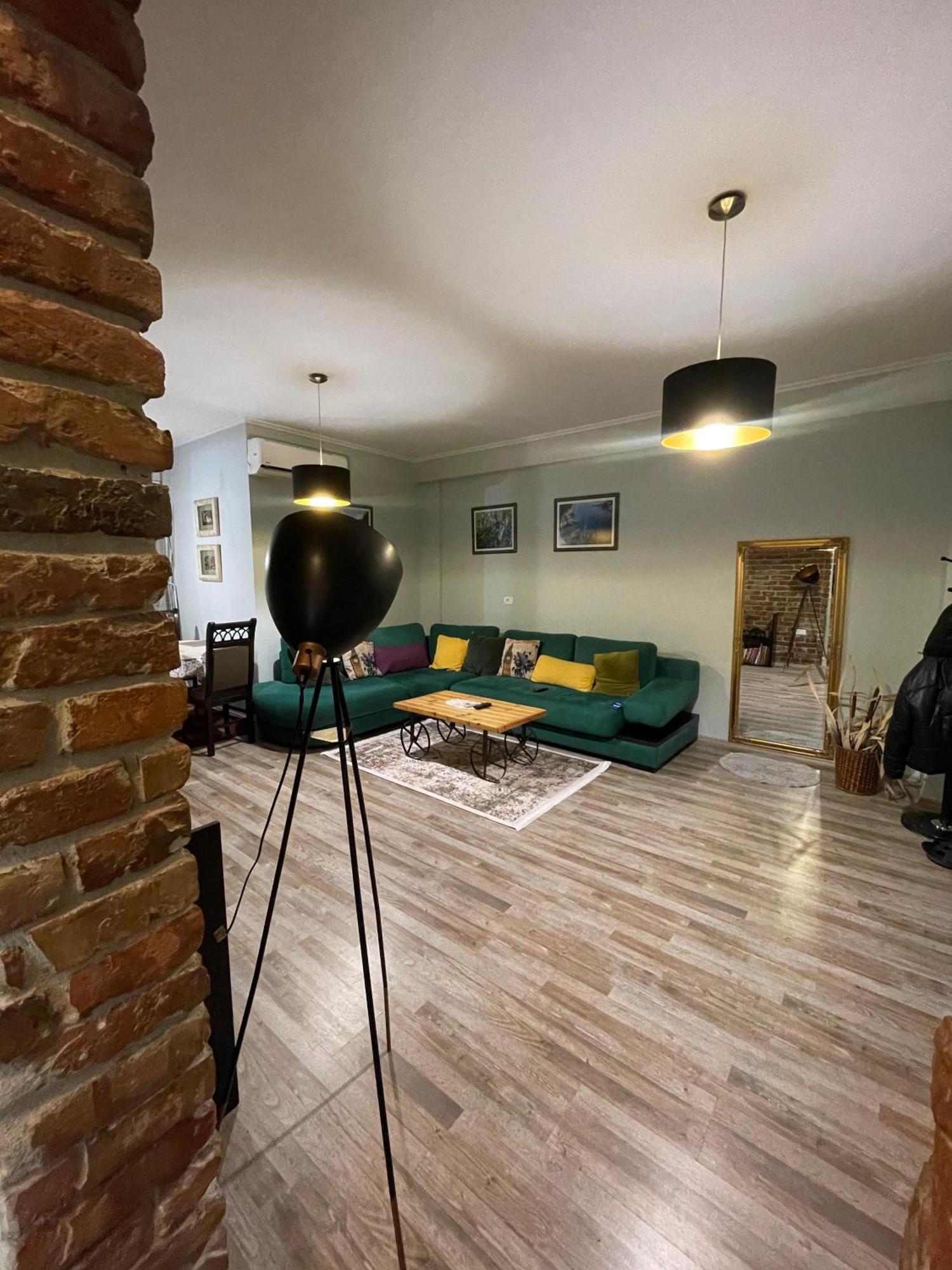 Bricks Apartment Near Pazari I Ri Тирана Екстериор снимка