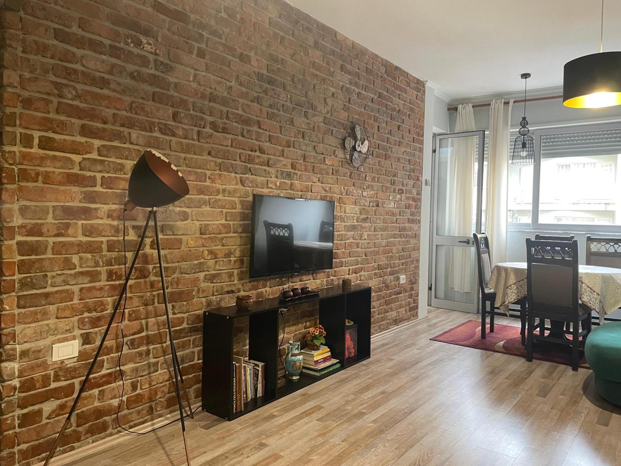 Bricks Apartment Near Pazari I Ri Тирана Екстериор снимка